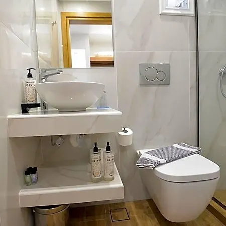 Heleni Hotel 2*